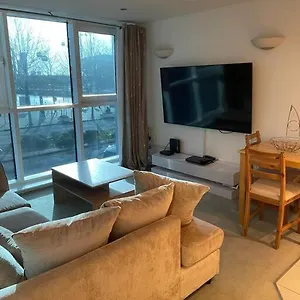 1 Bedroom Royal Docks Apartment